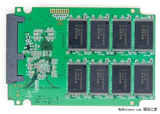 海盗船Nova 128GB固态硬盘实物、内部照