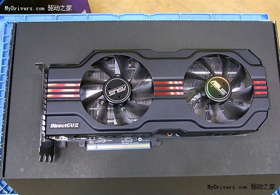 华硕三插槽GeForce GTX 580上市