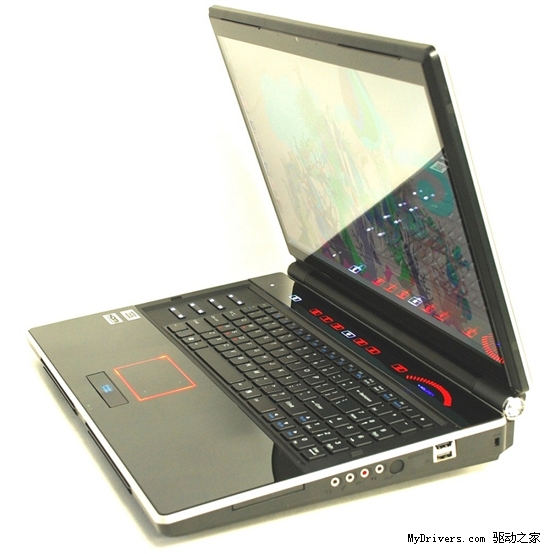 Eurocom 18.4寸新怪物：双6990M四路交火